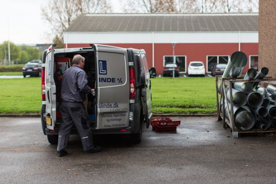 Bilindretning til varebiler